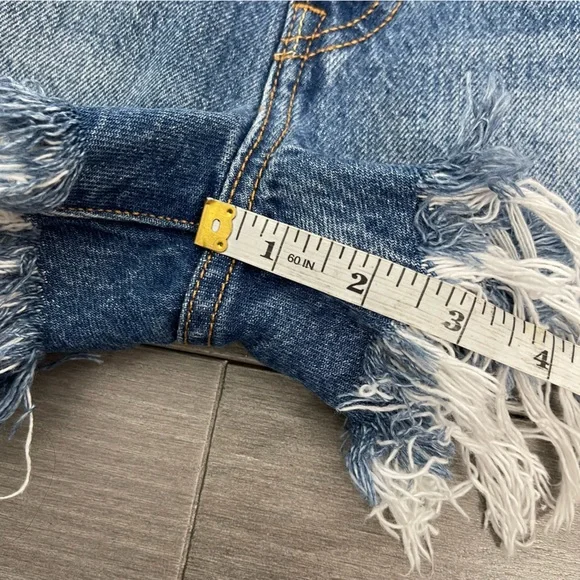 LEVI'S Premium 501 Denim Jean Short in Back To Your Heart 26 Medium Wash Boho - Picture 13 of 14